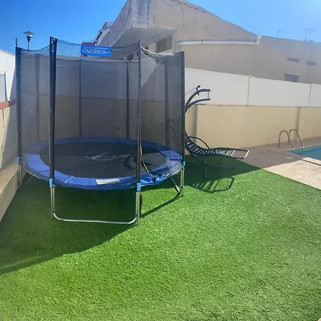 Casa Con Gran Piscina Particular Cerca Playa