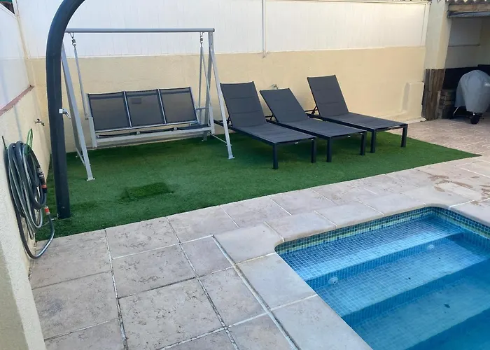 Casa Con Gran Piscina Particular Cerca Playa 度假居 *